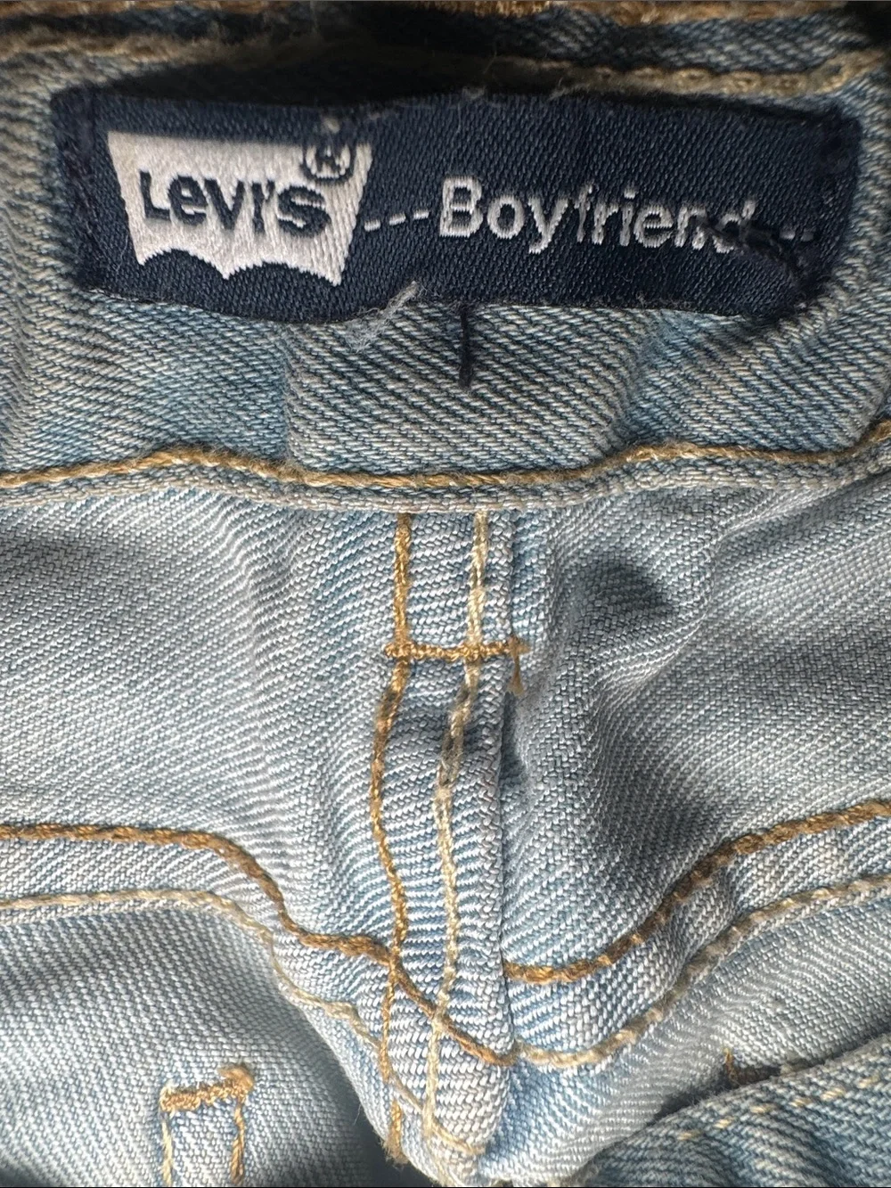 LEVIS Girls Boyfriend Distressed Lt Blue Jeans Adjust Waist Size 10 EUC KP $50